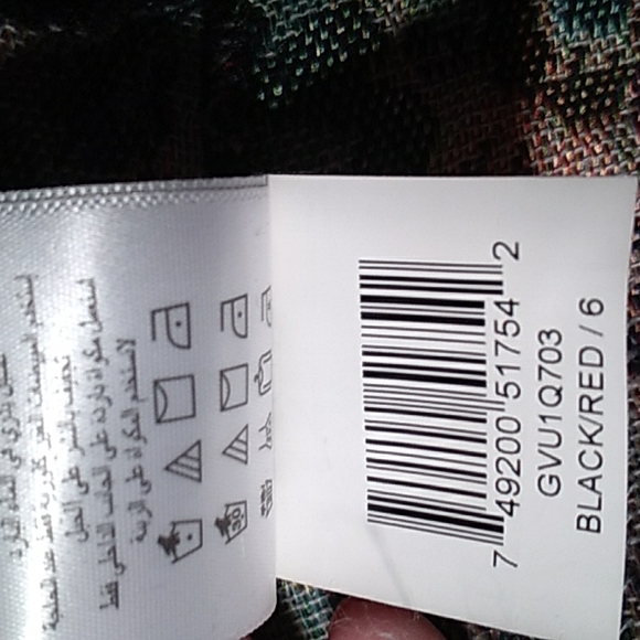 FLORAL TAPESTRY SLEEVELESS TOP BCBGeneration - Picture 10 of 10